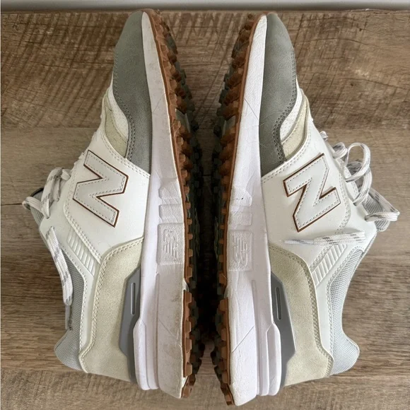 Men’s New Balance White and Gray Golf Shoes - Picture 5 of 7